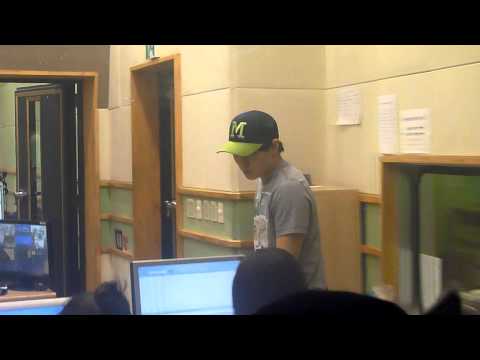 120517 Sukira - Sungmin comes to the window