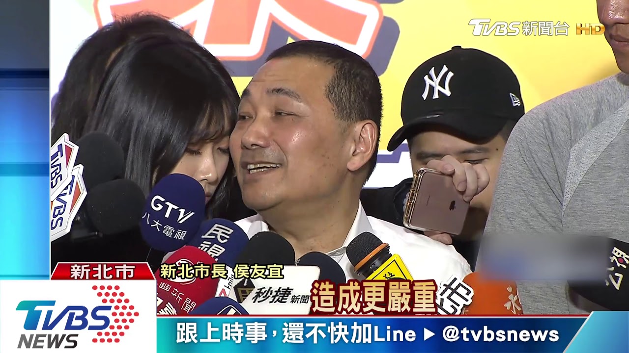 腰傷首復出! 侯友宜變粉絲幫王建民按摩