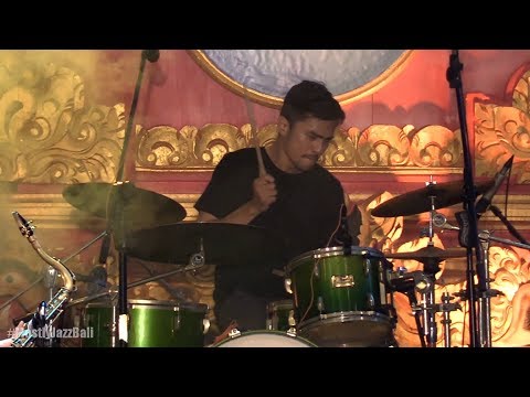 Mostly Jazz All Stars ft. Tompi - Happy @ Sanur Village Festival 2017 [HD]