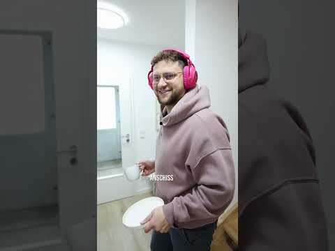 Einmal im Monat muss das sein 😂 #eheleben #comedy #zocken #beziehung #shorts