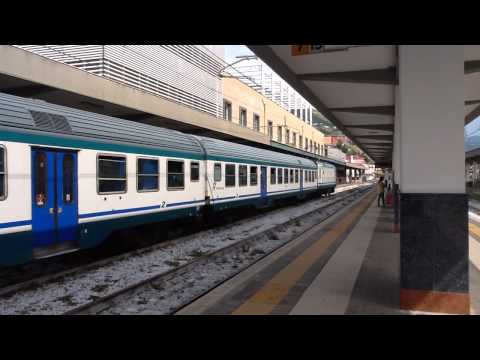 Treno regionale 2429 in arrivo alla stazione di Paola