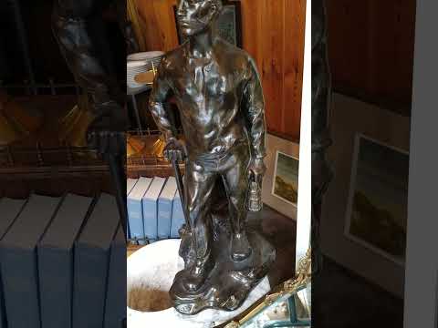 An Antique shop in Gent city - Belgium. Một của hàng đồ cổ tại phố Gent- Vương Quốc Bỉ.