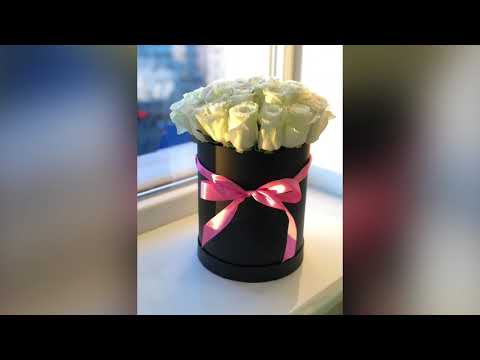 25 белых роз в шляпной коробке