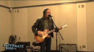 The Greenhornes - "Get Me Out Of Here" (Live at WFUV/The Alternate Side)
