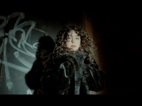 Alicia Creti – Overwhelmed [Official Visualizer]