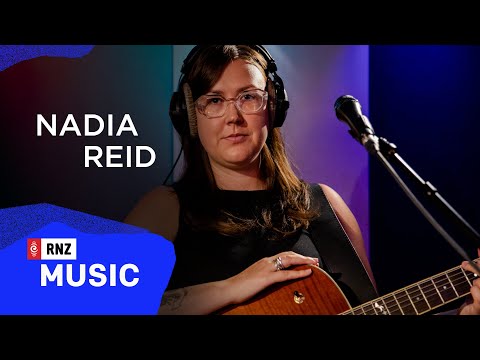 Nadia Reid - 'Oh Canada' live at RNZ