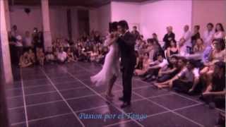 NATACHA POBERAJ y CARLOS RIVAROLA bailando SOLO SE QUIERE UNA VEZ en FLOREAL MILONGA