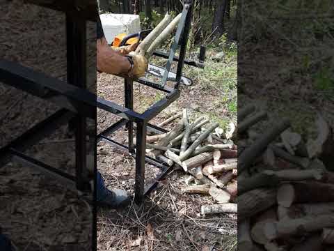 Chainsaw support/ support de tronçonneuse