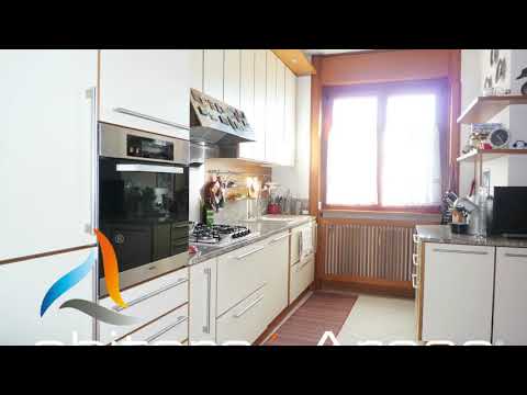 Arese - in vendita appartamento di mq 140 con mansarda mq 68 con camino e 2°ingresso. Cantina e box.