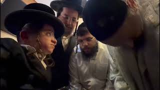 מרגש - הילד חיזקי טורנהיים מברך את הרב דב קוק שליט"א