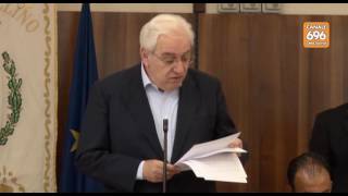 i-fedelissimi-salvano-foti-scontro-sul-teatro