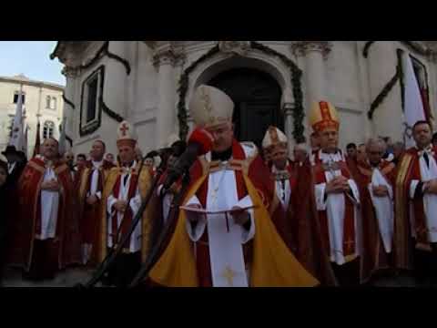 Govor biskupa Mate Uzinića ispred crkve sv. Vlaha na Kandelori 2017. R0010035 er