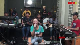 Download lagu BISIK BISIK TETANGGA - ELVY SUKAESIH - RISKA RENATA AMBARISTA (Sesi Latihan) mp3