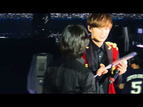 [HD]141108 Super Junior SS6 in Hong Kong - Heechul's first love ? & Walkin