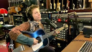 Ani DiFranco - &quot;Simultaneously&quot; (Live for WFUV)