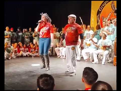 Carolina Soares e mestre barrão cantando mundo enganador Santo André sp