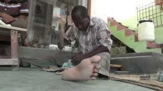 preview picture of video 'Batoning Stones - Soapstone Carving in Mahabalipuram, India'
