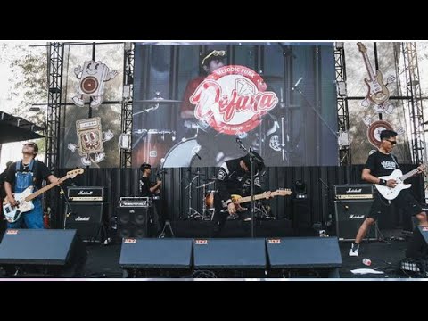 Defana punk - manusia super (live pemalang)