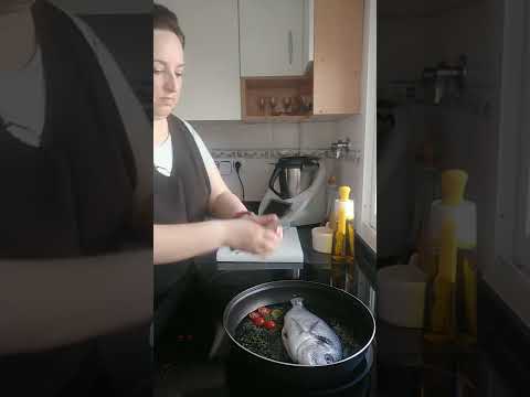 ESPECTACULAR Dorada con almejas