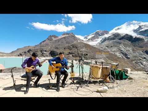 Alejandro y Rodrigo - Qhunuskiwa, Nevando está by Adrian Patiño