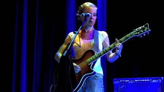 Throwing Muses perform " Freesia" in London, 26 September 2014
