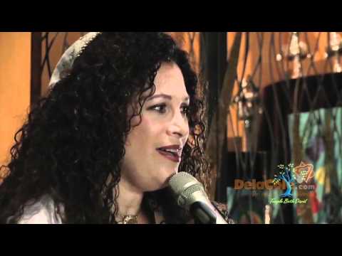 Ufros aleinu (Extiende sobre nosotros) - Subtítulos - Musica en DelaCole.com