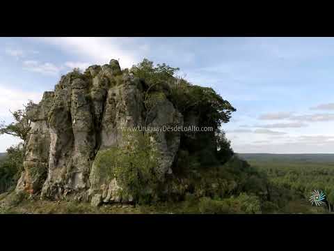 Video aéreo del cerro Batoví Dorado en el departamento de Rivera, Uruguay