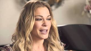 LeAnn Rimes talks about the recording of &quot;Holly Jolly Christmas&quot; and &quot;Frosty the Snowman&quot;