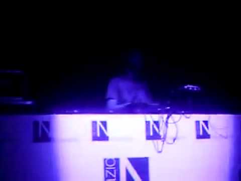 DAVID GUETTA plays RHYTHM IS A DANCER remix by RICHARD BAHERICZ @ Spazio 900 (Roma - Italia)