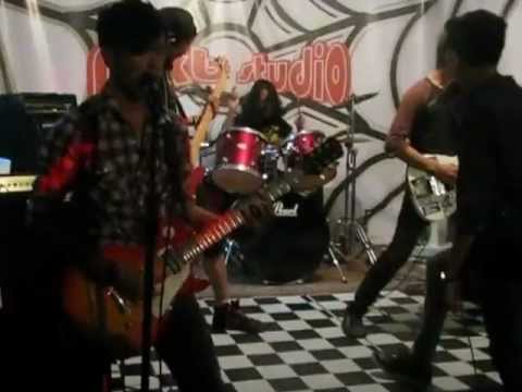 Running on karma(BAND)- architect (cover MMI) (outright malaysia tour mkb bangi) -.mp4