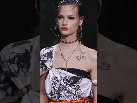 Faretta 😍 walking for Versace SS20 😍