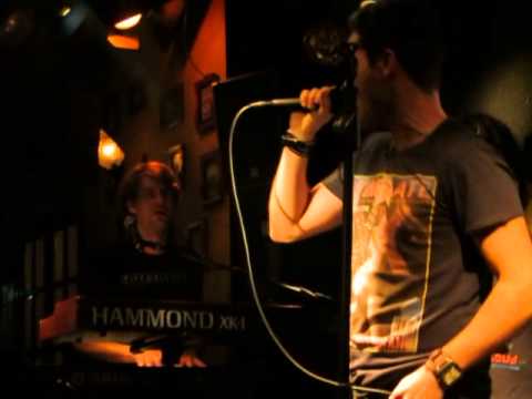 DGANG @Templários Bar (Cover de I need a dollar) 13/4/2013
