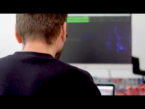 One Thing  Robert Lippok – Sine wave percussion