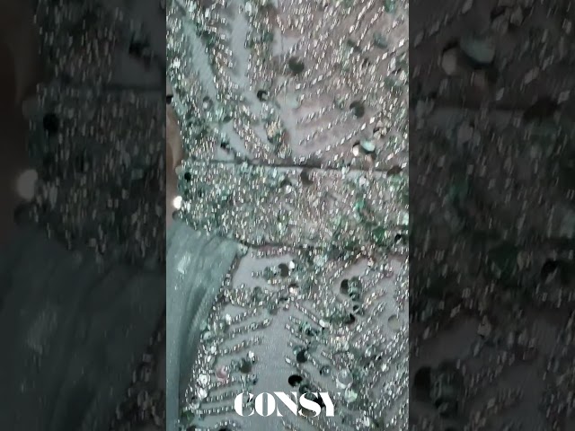 فستان سهرة عربي ملكي بفخامة وتطريز كريستالي للمناسبات