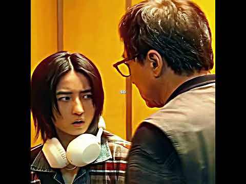 Ihr Vater rettete sie vor einem professionellen Killer (Film: The Shadow's Edge)