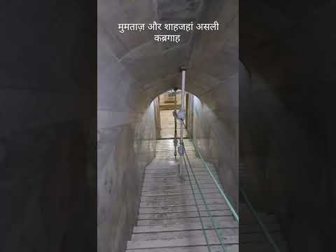 The original tomb of Shah Jahan and Mumtaz Mahal