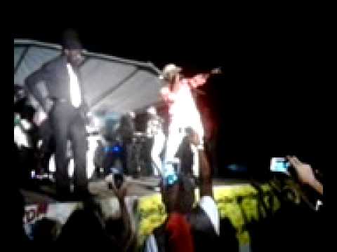 Sizzla,Gmac,Alozade&Popcaan performing