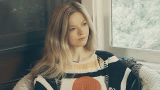 Still Corners – “Crying”