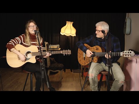 Esti & Mikel Markez - Oroitzapenek Esnatu Naute | BIGARREN KAFEA