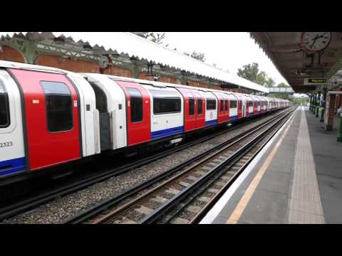 London Underground Central Line 1992 Stock Trains At Barkingside 8 October 2016