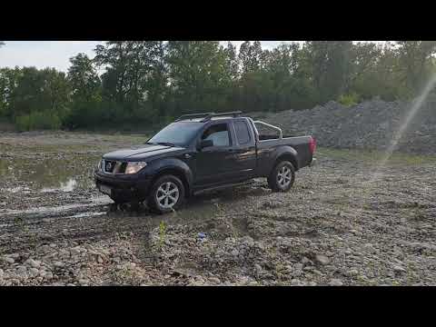 Nissan Navara D40 2.5DCi vs. Mitsubishi Pajero Wagon II 2.5TD- Offroad Hill Climb