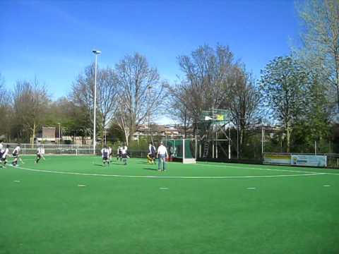 strafcorner HC Alphen JB3 tegen Gouda 9 april 2011