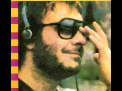 León Gieco -Tema de los mosquitos