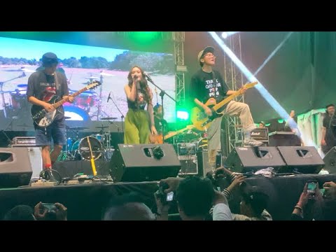 Keluarga Babi - Pyong Pyong ft Cynantia Pratita Streowall at POPPUNK FEST 2023 Semarang