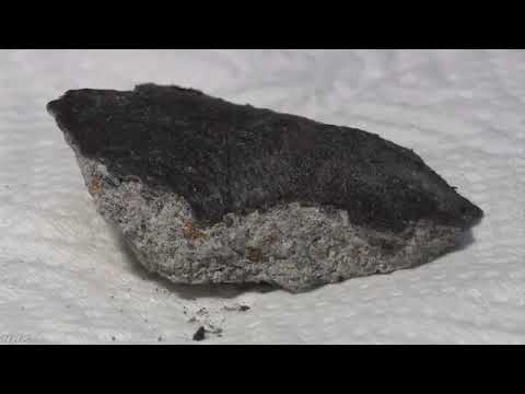 Cae meteorito en el techo de una casa en Japón y resulta que tiene 4.600 millones de años | Astronomía | Meteoritos | Sistema Solar | The Epoch Times en español