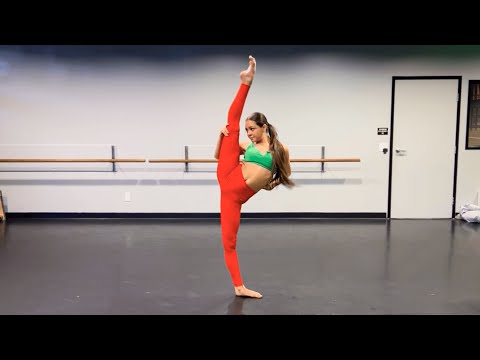 Anny Juvera - Christmas Improv 2022