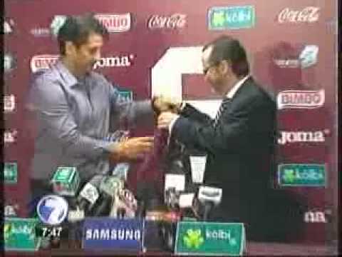 Adrian De Lemos firmo con el Saprissa  www.mariosegura.com