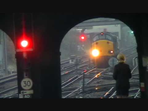 37609 + 37610 Pass Tonbridge On The Weekly 6M95