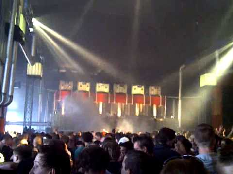 Defqon 1 2011 -  Deepack playing " Dj Desnar - Free (Ft. Jef Desa) "