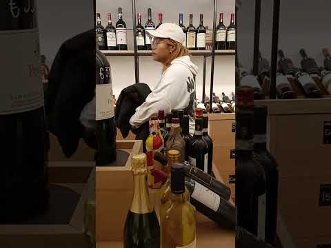 IL Salotto del Vino - uma famosa loja de vinhos, Siena, Itália